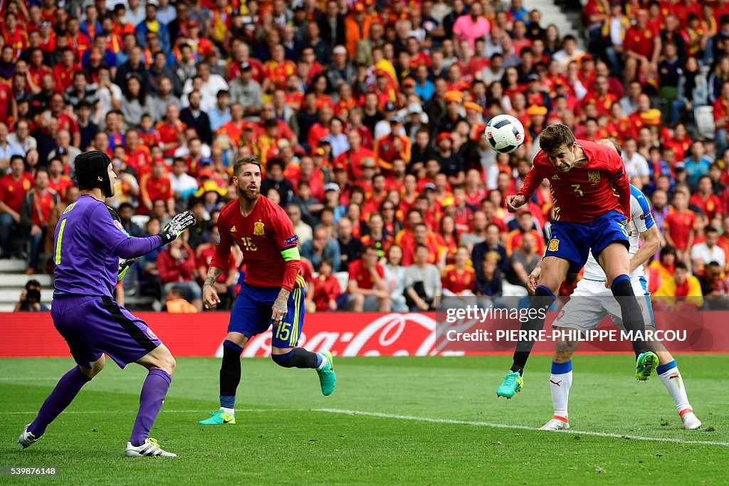 TOPSHOT-FBL-EURO-2016-MATCH8-ESP-CZE