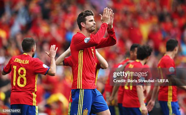 Gerard Pique of Spain celebrates scoring his team's first goal during the UEFA EURO 2016 Group D match between Spain and Czech Republic at Stadium...