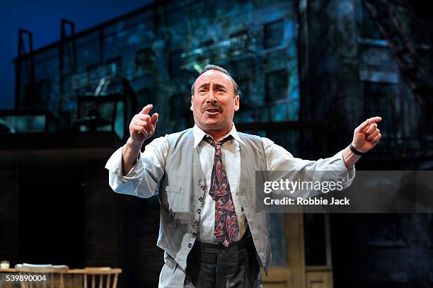 Antony Sher as Willy Loman in the Royal Shakespeare Company's production of Arthur Miller's Death of a Salesman directed by Gregory Doran at the...