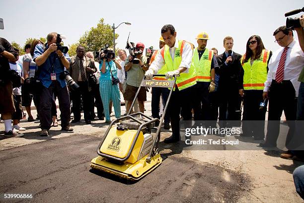 Los Angeles mayor Antonio Villaraigasa attempts to get back to work after his extramarital affair was made public. The Mayor had an extramarital...