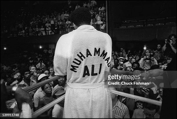 Muhammad Ali speaks to fans and the press from a boxing ring before his championship fight against Leon Spinks at the New Orleans Superdome, which...