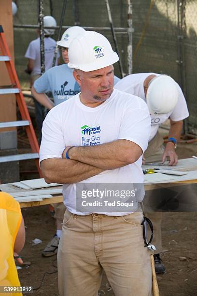 Garth Brooks at the Habitat for Humanity's 24th Annual Jimmy Carter 2007 Work Project in Los Angeles. 30 new homes were being built for low income...