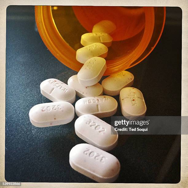 Vicodin, Hydrocodone/Acetaminophen, tablets. They are used to control and relieve pain and are only available by prescription. They are often abused...