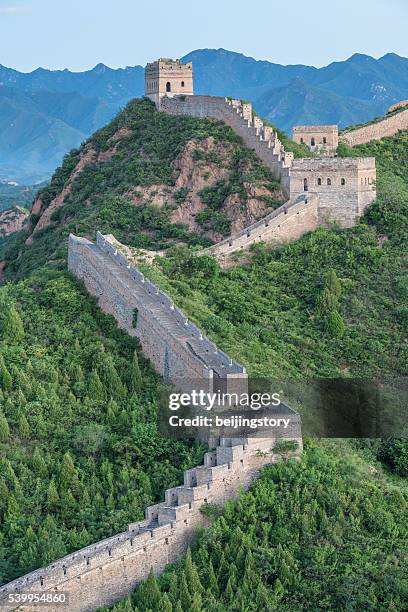 great wall of china - chinesische mauer stock-fotos und bilder