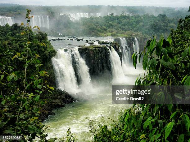 iguacu wasserfälle von iguazu - iguacu stock-fotos und bilder