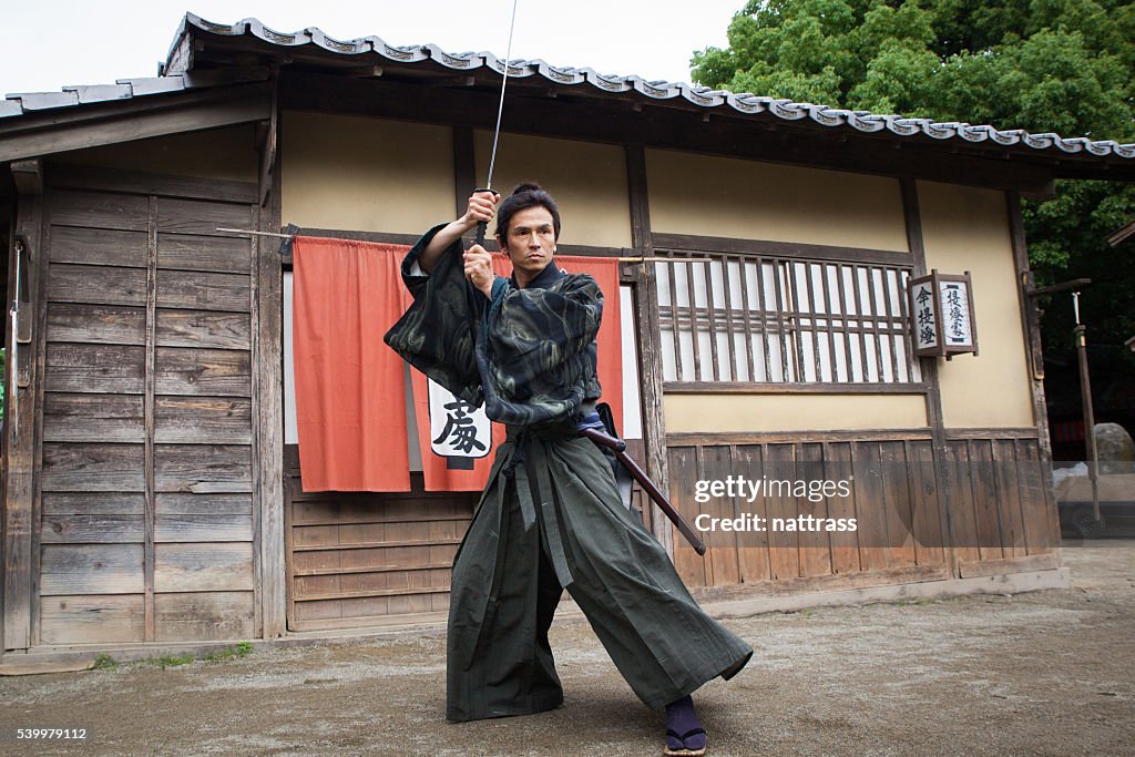 Samurai japonês pronto para a batalha
