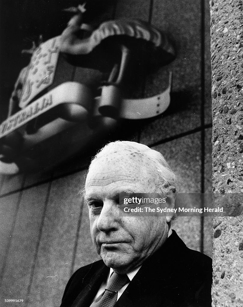 Dr. Ian Gardiner outside the NSW Supreme Court during the Chelmsford Royal Commi