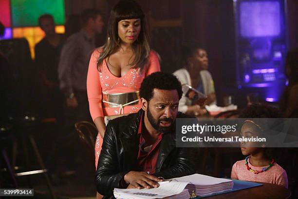Pilot" -- Pictured: Regina Hall as Jackie King, Mike Epps as Buck Russell, Aalyrah Caldwell as Maizy Russell --