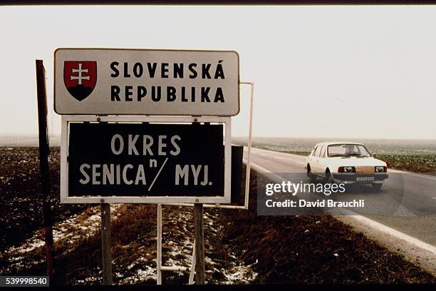 SLOVAKIA BECOMES INDEPENDENT AGAIN ON 01/01/93