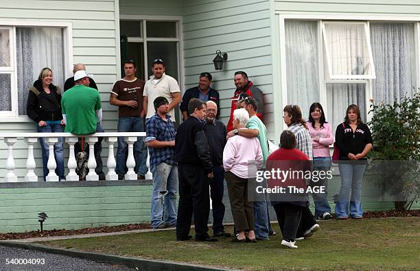 Beaconsfield Mine 2006. The scene outside the Russell family home as Bill Shorten, National Secretary of the AWU, talks to Noel and Kaye Russell, the...