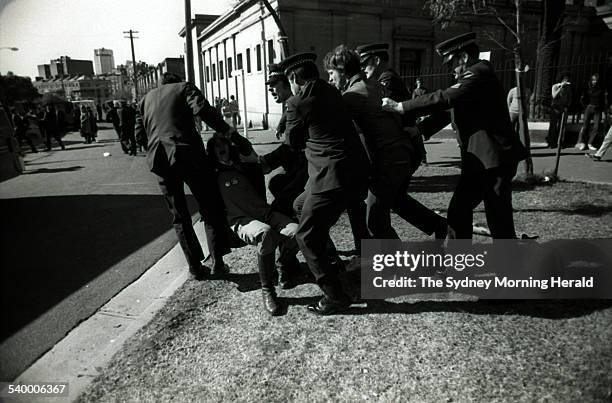 Gay Liberation demonstration and arrests outside Darlinghurst Police Station on 15 July 1978. SMH SPECTRUM Picture by JULIAN ZAKARAS