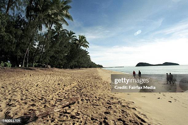 The beach and double island at Palm Cove, north of Cairns, Queensland, 22 May 2003. AFR Picture by ROBERT ROUGH