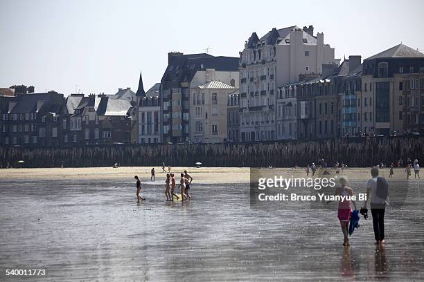 view of beach during low tide - st malo stock pictures, royalty-free photos & images