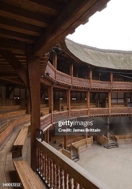 shakespeare's globe - globe theatre stock pictures, royalty-free photos & images