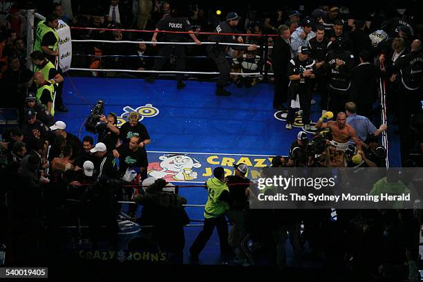 Anthony Mundine versus Danny Green at Aussie Stadium, 17 May 2006. SMH Picture by ANDREW MEARES