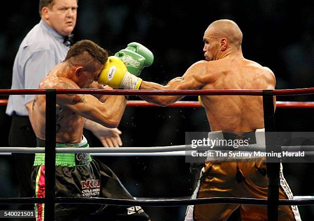 Anthony 'The Man' Mundine lands a clean punch to the head of his opponent Danny Green during their long awaited clash at Aussie Stadium, 17 May 2006....