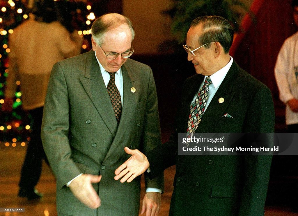 Philippine President Fidel V Ramos, right, greets Australian Prime Minister John
