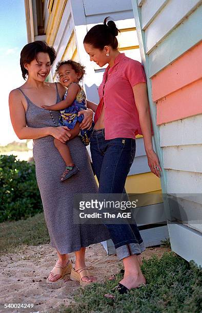 Rebecca Mendoza and her daughter, Phoenix, with Natalie Mendoza at Brighton Beach, 26 November 1998. THE AGE Picture by CRAIG ABRAHAM