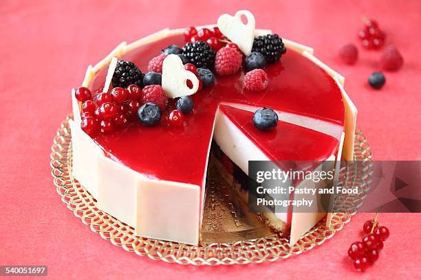 summer berries cake - jelly cake stock pictures, royalty-free photos & images