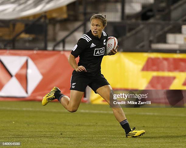 Ruby Tui of New Zealand runs with the ball during the Final match against Australia at Fifth Third Bank Stadium on April 9, 2016 in Kennesaw, Georgia.