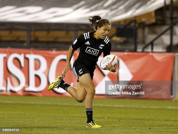 Ruby Tui of New Zealand runs with the ball during the Final match against Australia at Fifth Third Bank Stadium on April 9, 2016 in Kennesaw, Georgia.