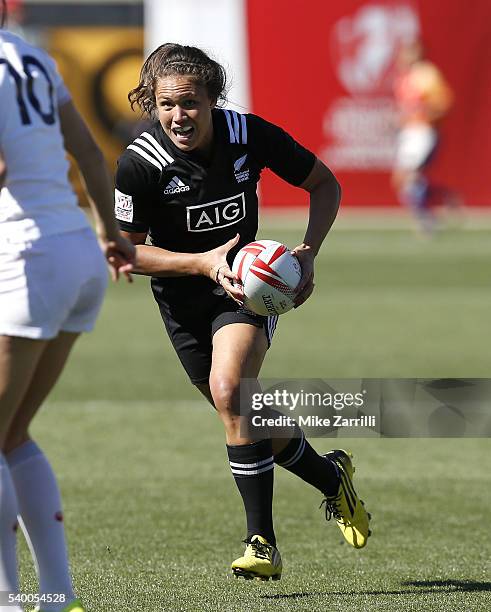 Ruby Tui of New Zealand runs with the ball during the match against England at Fifth Third Bank Stadium on April 9, 2016 in Kennesaw, Georgia.