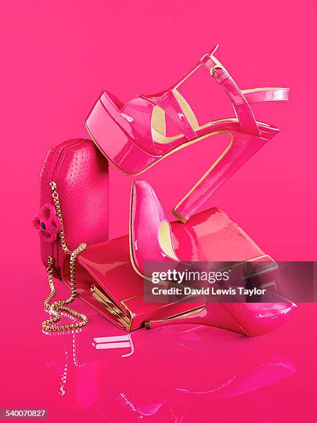 pink accessories - pink shoe imagens e fotografias de stock