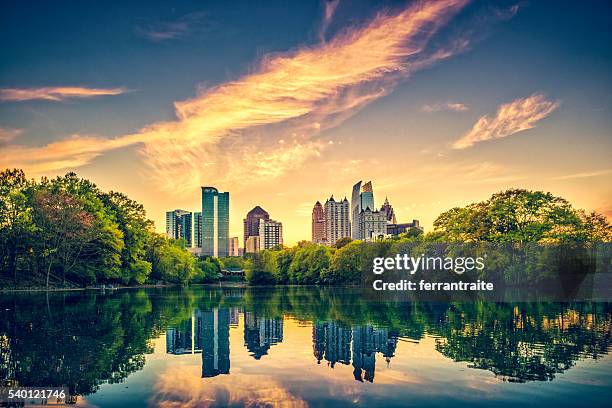 skyline di atlanta - geórgia foto e immagini stock