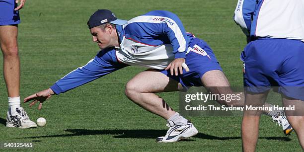 Blues player Stuart MacGill at a training session at the Sydney Cricket Ground, 27 October 2004. SMH SPORT Picture by TIM CLAYTON