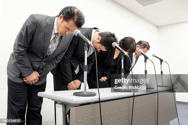 japanese business apology - japan press conference stock pictures, royalty-free photos & images