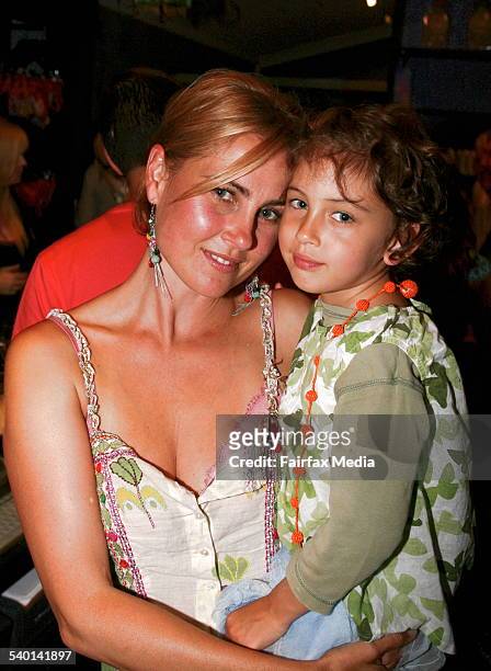 Dee Smart with daughter Charlie at the launch of Jodhi Meares' new Tigerlily store, at the London Tavern in Paddington, Sydney, 4 October 2006. SHD...