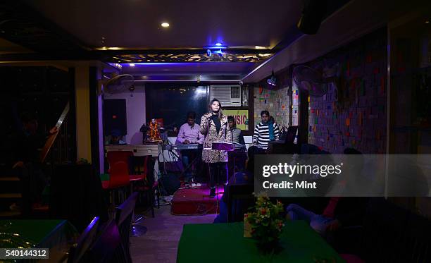 Musical group singing in Green chilli resto bar in Paharganj on January 2, 2016 in New Delhi, India.