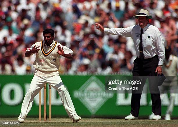 Umpire Darrell Hair gives his no ball ruling on a delivery by Sri Lankan spinner Muttiah Muralitharan during the Boxing Day Test match against...