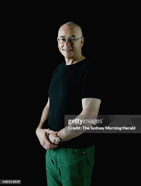 Scientist, broadcaster, author and academic Dr Karl Kruszelnicki, 10 November 2003. SMH Picture by MARCO DEL GRANDE