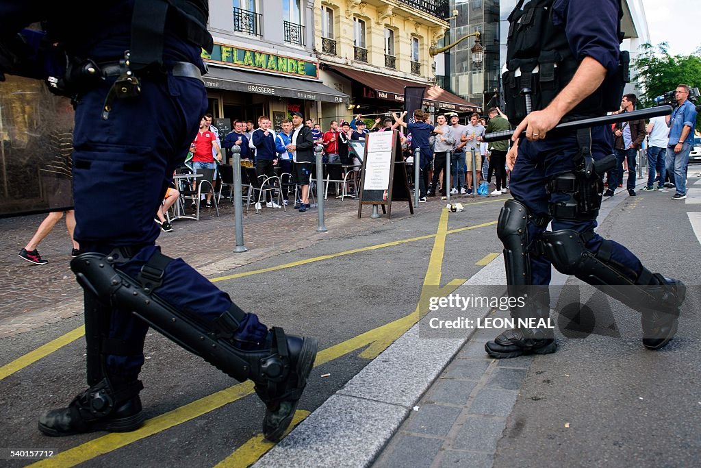 FBL-EURO-2016-RUS-FANS-SECURITY