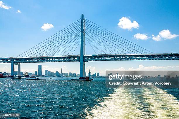 yokohama bay bridge - 横浜ベイブリッジ ストックフォトと画像