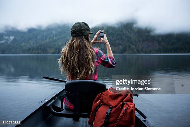 a woman in a canoe. - verboten stockfoto's en -beelden