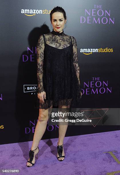 Actress Jena Malone arrives at the premiere of Amazon's "The Neon Demon" at ArcLight Cinemas Cinerama Dome on June 14, 2016 in Hollywood, California.