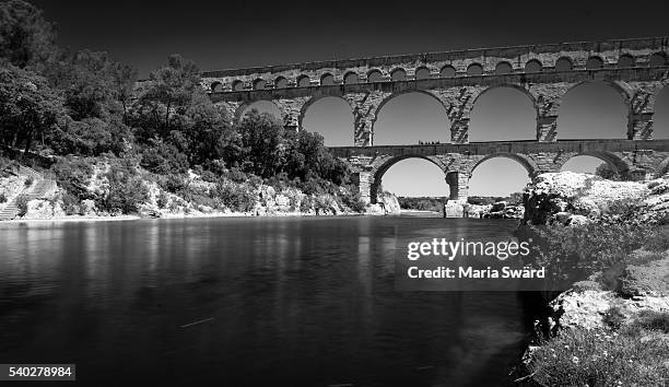 roman masterpiece engineering and architecture - pont du gard, southern france - pont du gard aqueduct ストックフォトと画像