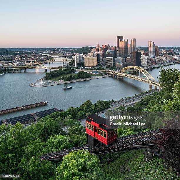 duquesne incline and pittsburgh cityscape - pittsburgh stock-fotos und bilder