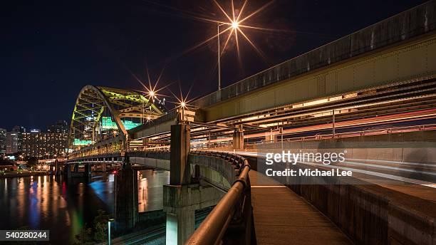 fort pitt bridge night view - pittsburgh - arch bridge stock pictures, royalty-free photos & images