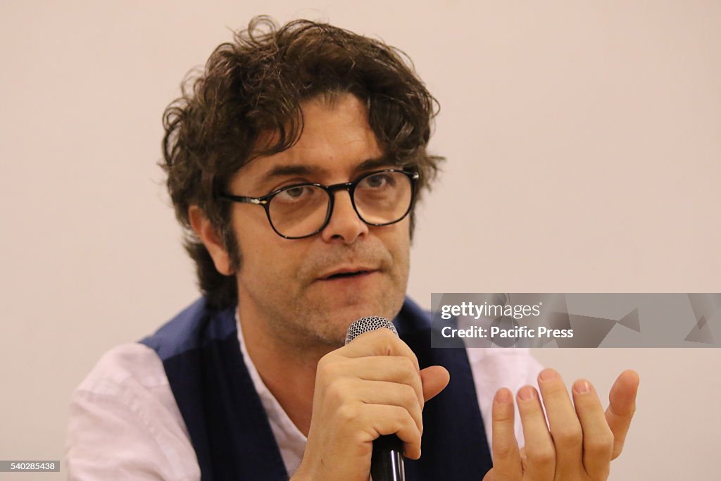 Samuele Bersani presents in Napoli "La fortuna che abbiamo"...