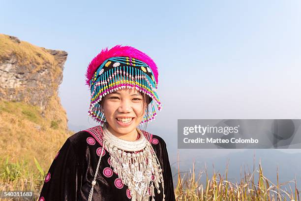 portrait of smiling hmong minority tribe girl - 包頭巾 個照片及圖片檔