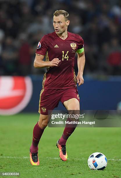 Vasili Berezutski of Russia in action during the UEFA EURO 2016 Group B match between Russia and Slovakia at Stade Pierre-Mauroy on June 15, 2016 in...