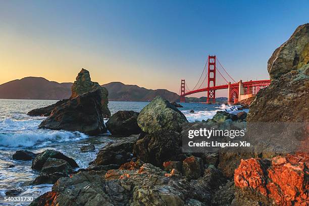 golden gate bridge seen from rocks st dusk, san francisco - golden gate bridge night 個照片及圖片檔