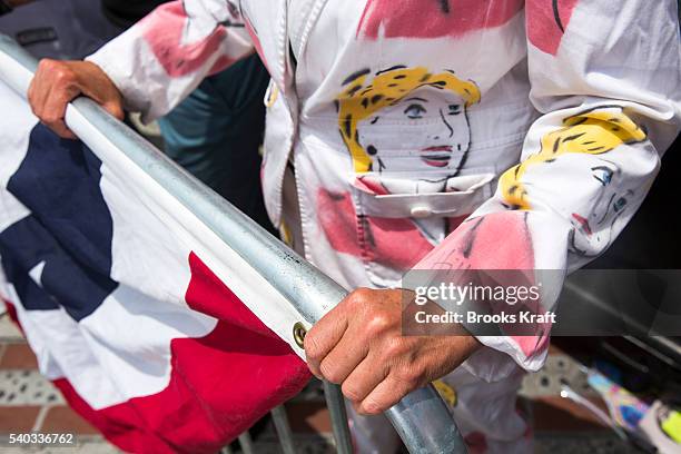 Supporter waits for Democratic presidential candidate Hillary Clinton attends during a campaign rally at La Fachada Plaza Mexico, June 6, 2016 in...