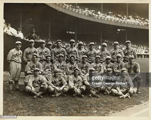 The first photo to be made of the entire team of the St. Louis Nationals since they clinch the National League pennant. It was made at the Polo...
