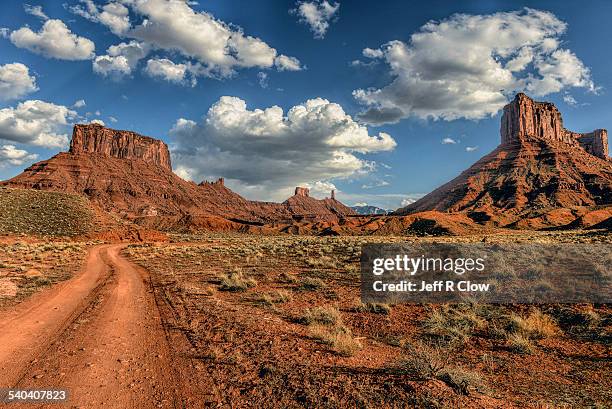 epic landscape near moab - 起伏の多い地形 ストックフォトと画像