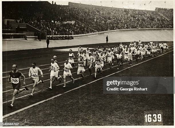 THE 1928 AMSTERDAM OLYMPICS, THE MARATHON RACE. THE PARTICIPANTS PASSING THE GALLERY OF HONOUR. PHOTO, 1928.