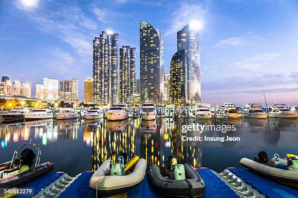 marina yacht harbor at night - busan fotografías e imágenes de stock